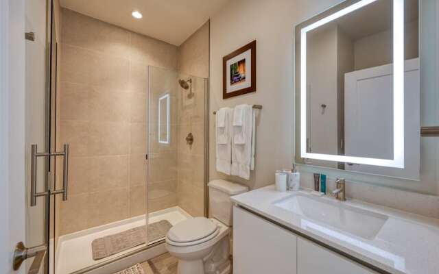 Spacious New Modern Retreat