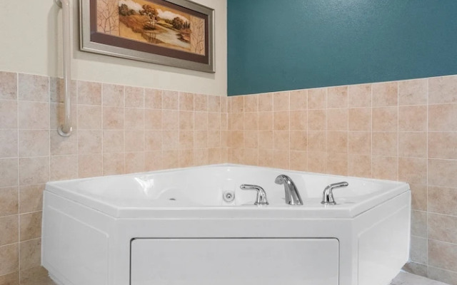 AmericInn Lodge & Suites Green Bay East