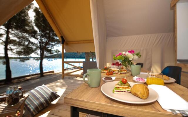 Arena One 99 Glamping