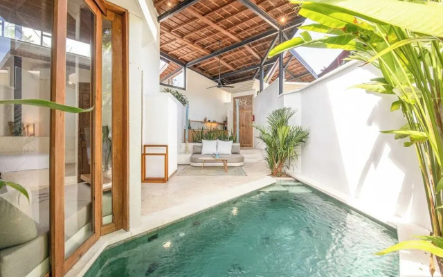 Chic 1-br Villa With Pool, 800m From Echo Beach