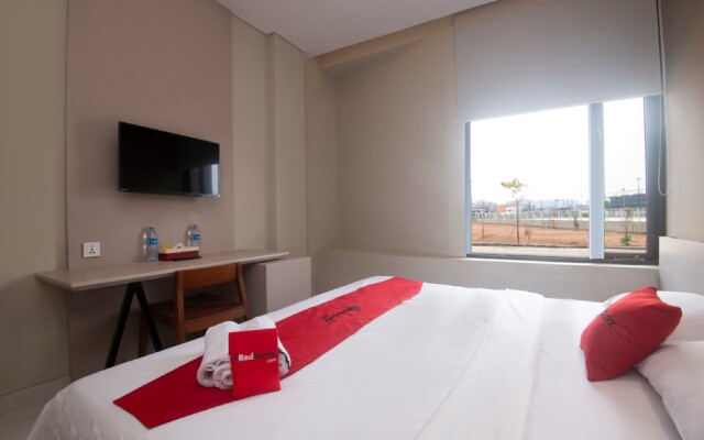 RedDoorz Plus @ Jakarta International Equestrian Park