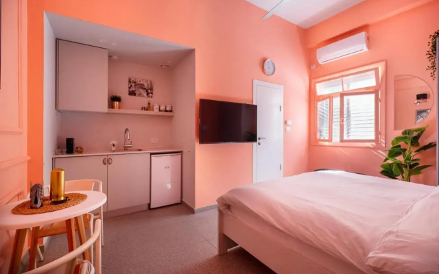 Glamorous Pink Pearl Studio/Beach/Parking/Netflix