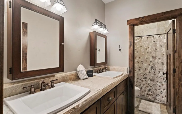 Cyh1012 - Hidden Cedar 5 Bedroom Home