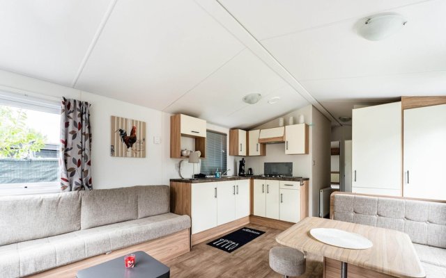 Relaxing Holiday Chalet by the Water in Grou