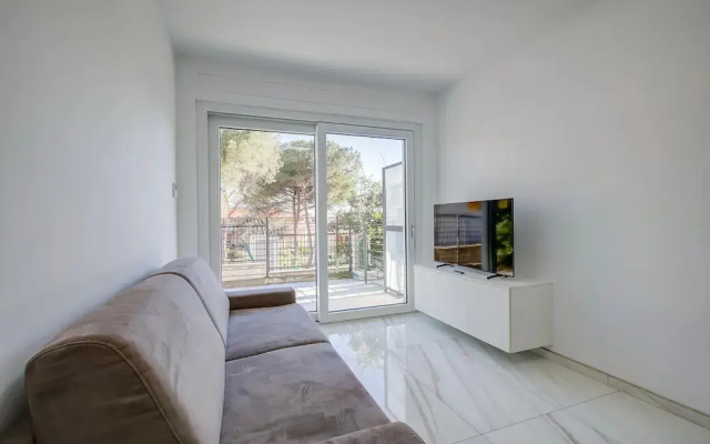 Beachy Vibes- 900m From the Beach