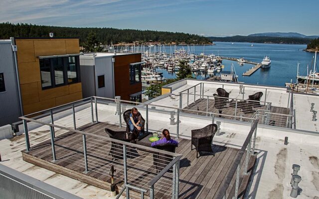 Island Inn at 123 West