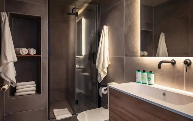 Lovely 6 BR Flat in L Eixample