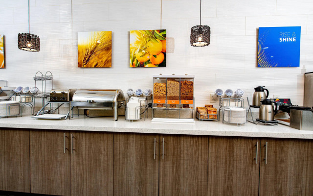 Comfort Suites Oil Center