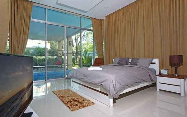 Jomtien Waree 8 - 6 Bedroom Pool Villa