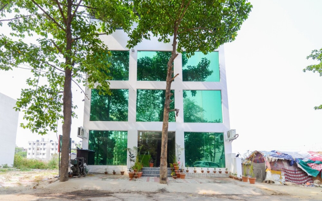 Treebo Graphixo Inn