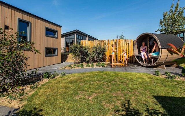 Luxurious Chalet with Sauna And Jacuzzi, 5km From Valkenburg