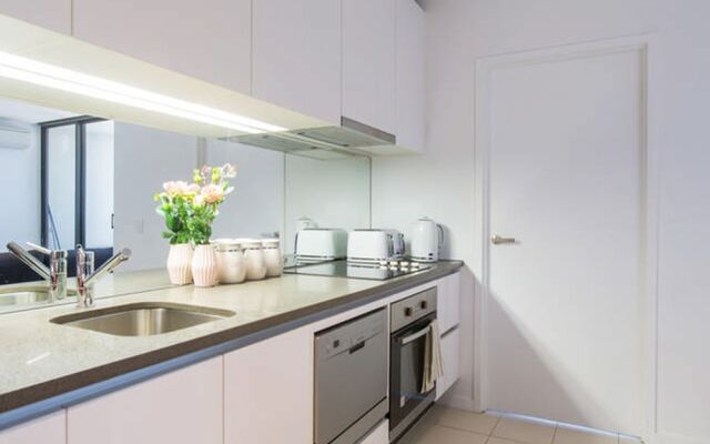C3CBD Melbourne Apartment