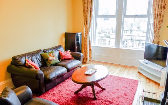 Newly Furnished Flat on Leith Walk, Sleeps 4