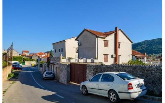 Apartments Srhoj