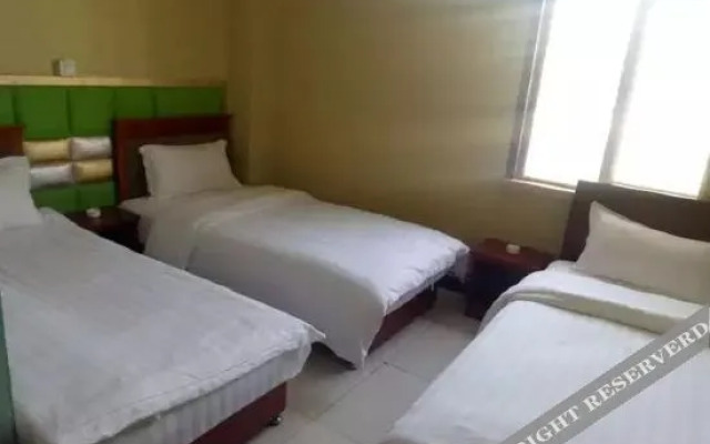 Lingwu Hedong Airport Lantian Hotel