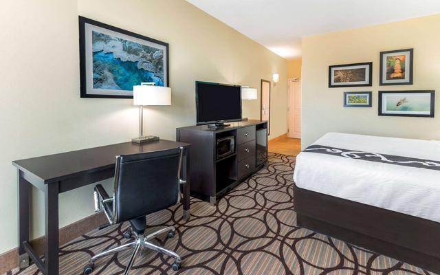 La Quinta Inn & Suites by Wyndham Carlsbad