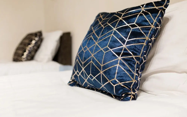 Liverpool Short Stay-Malden Suite