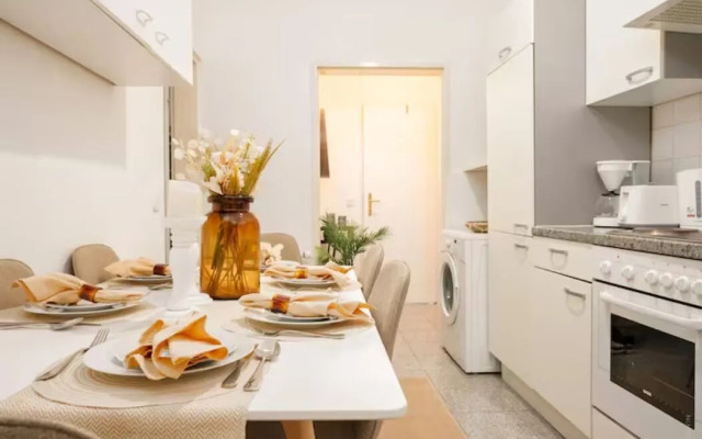 Designer Apartments - Near Reumannplatz