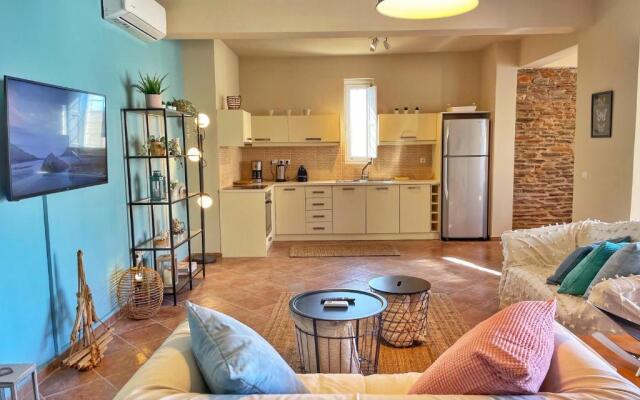 Spacious & Cozy Flat 5 mins to Batsi Bay