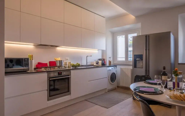 Apartment for 6 with Terrace And Parking