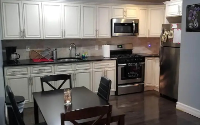 2 Bed Rooms Shared Brooklyn Apartment