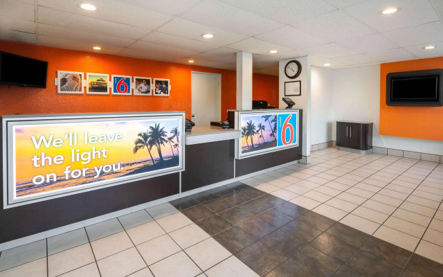 Motel 6 Ventura, CA - Beach
