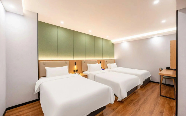 Super 8 Collection Hotel (Beijing Capital Airport New International Exhibition Center)