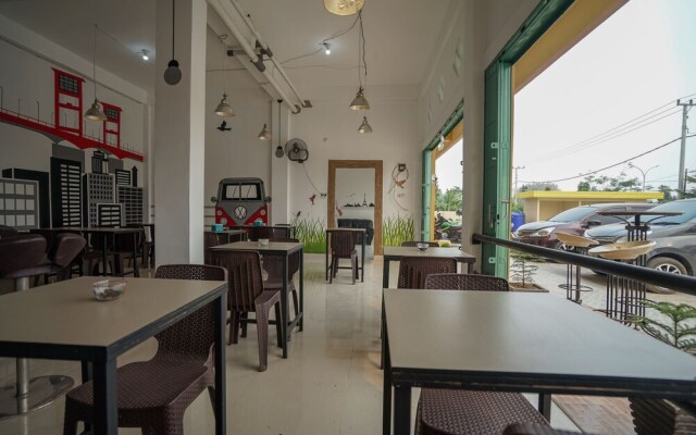 Sans Hotel Max To U Palembang