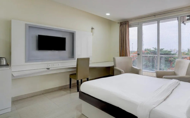 Poolside Retreat Near Sathyabama Chennai