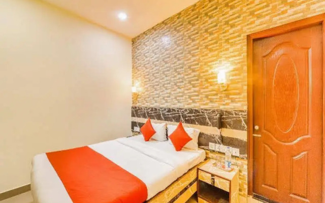 ZO Rooms Esplanade SN Banerjee Road
