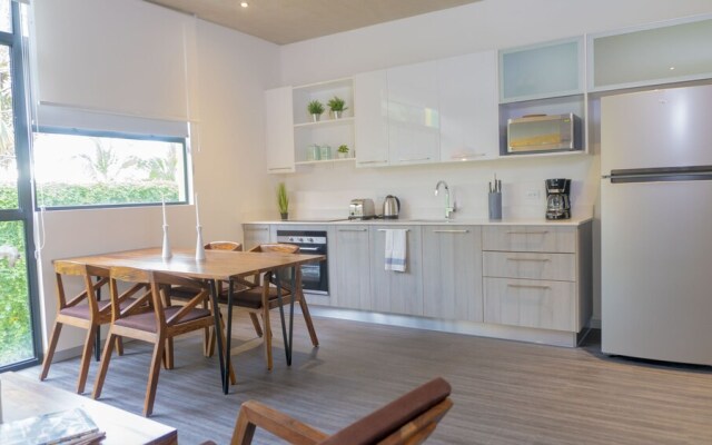 BEE Suites Santa Ana