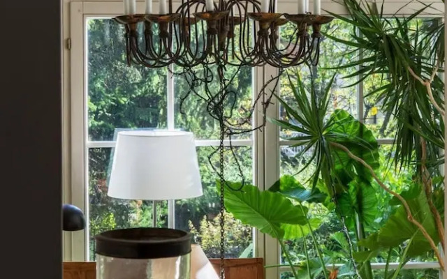 Embassy Row BnB