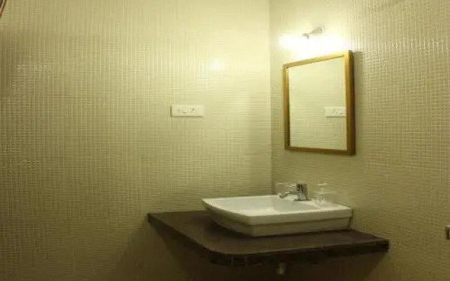 OYO 9163 Home 1BHK Poolview LPK Club Candolim