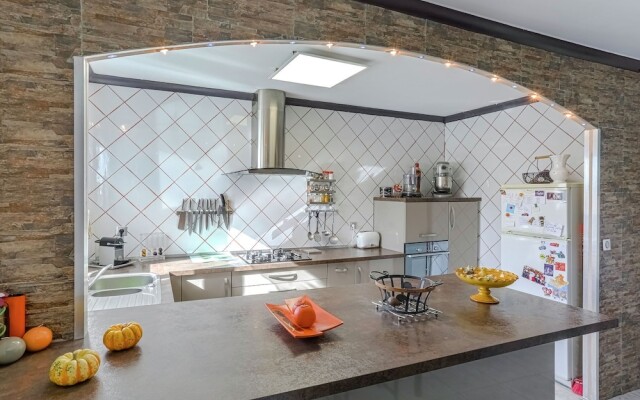 Child-friendly Holiday Home With Many Facilities in Aix-en Provence