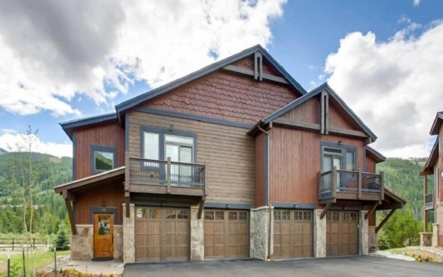 Spacious 4 Bedroom Townhome in River Run Village Within Walking Distance to Gondola and Restaurants