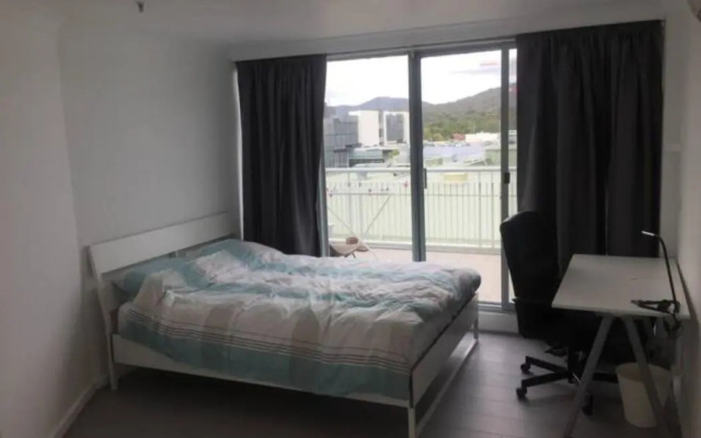City Plaza in the heart of Canberra Centre! Private room in shared Apartment – Guest Rooms – Canberra