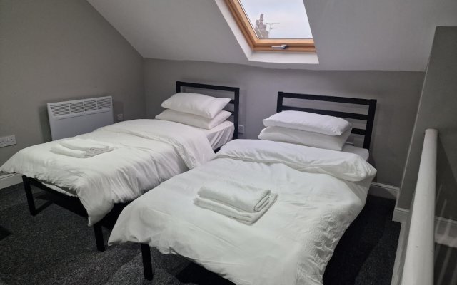 Impeccable 3-bed Apartment in Bradford to Explore