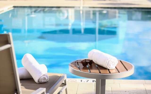 Holiday Inn Express & Suites Miami Airport East, an IHG Hotel