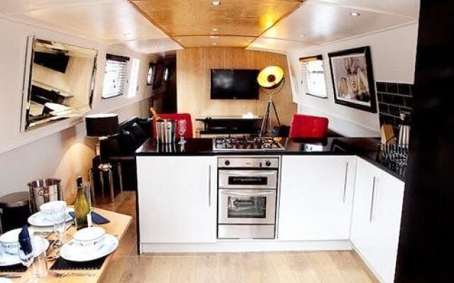 Hollywood Apartments  Barges