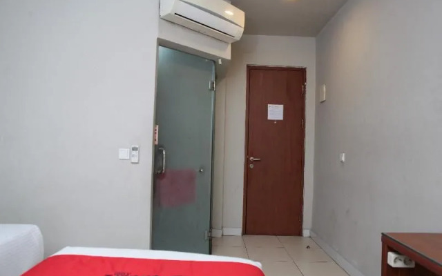 RedDoorz Plus near Asia Afrika 3