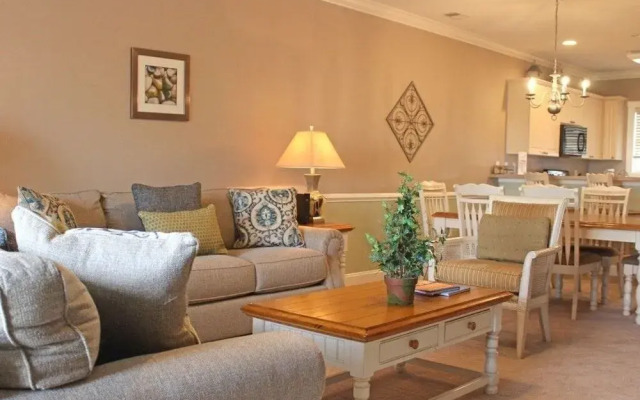 Magnolia Pointe 203 4833P 2 Br condo by RedAwning