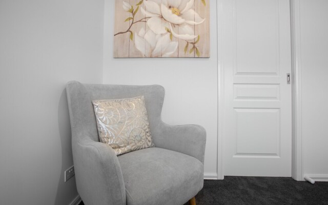 AU.JOY 3 Bed Townhouse Burwood 3