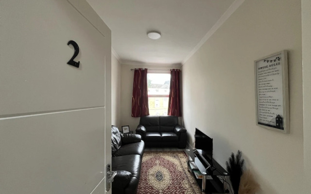 New Spacious 4 Bed Apartment in Kew Bridge