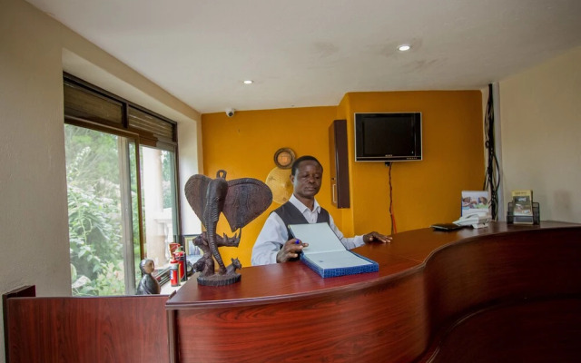 Tuzza Hotel