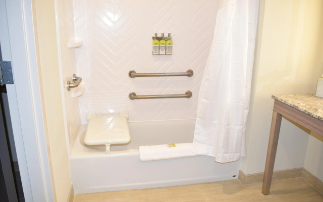 Holiday Inn Kansas City - Northeast by IHG