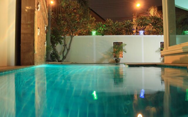 Tewaree Villa - Pattaya Holiday House Walking Street