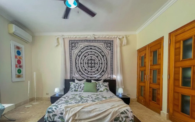 Cute Apartment Only Steps From the Beach