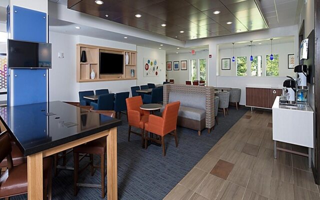 Holiday Inn Express & Suites Michigan City by IHG