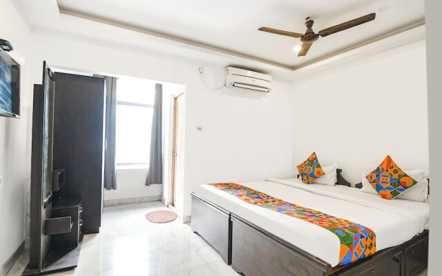Fabhotel White Palace