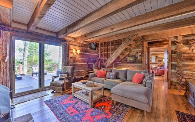 Cabin Near Boone w/ Hot Tub & Mountain Views